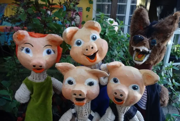Os Três Porquinhos, João e Maria, e Romeu e Julieta em cartaz no mês das crianças