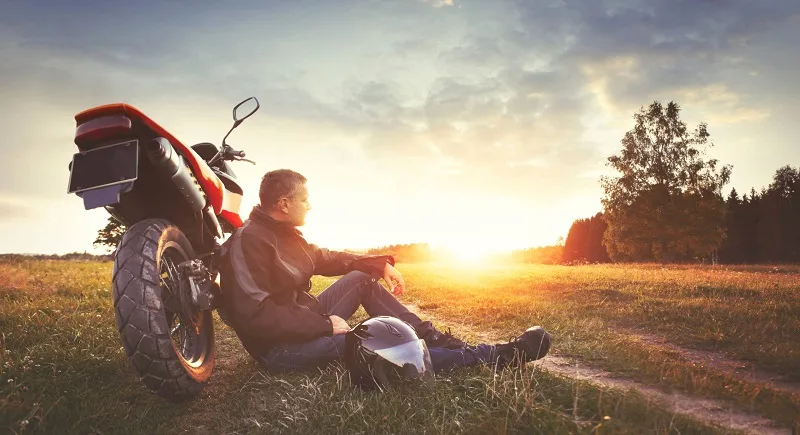 Moto e verão: itens de vestuário garantem segurança e conforto aos motociclistas nos dias mais quentes