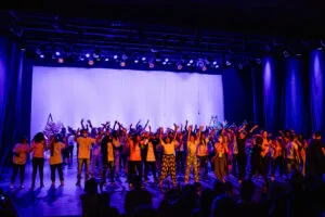 Instituto Incanto promove espetáculo de encerramento do ano sobre a felicidade