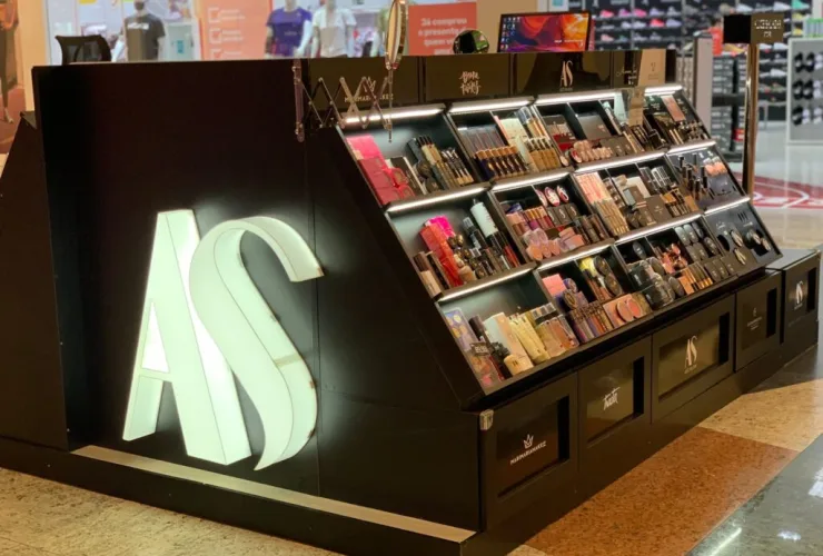 Shopping Estação recebe quiosque de cosméticos da digital influencer, Alice Salazar