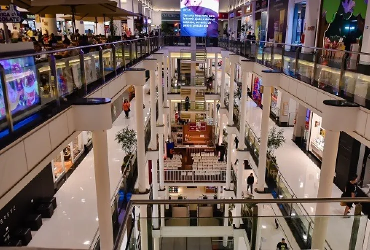 Liquida Curitiba começa nesta sexta-feira (14), com descontos de até 50%