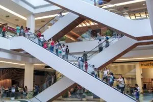Aurora Shopping realiza liquidação "Tarja Preta" até domingo