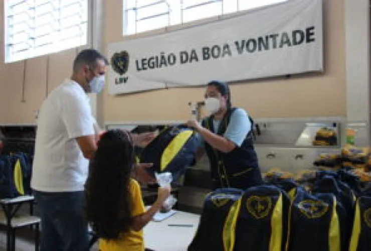 LBV investe na educação e entrega kits de material pedagógico para crianças de Curitiba
