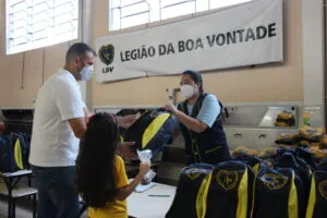 LBV investe na educação e entrega kits de material pedagógico para crianças de Curitiba