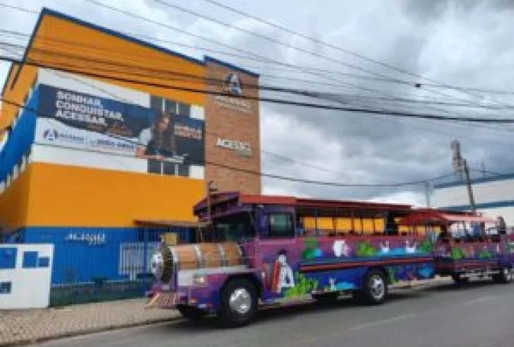 Ação de escola leva alunos para conhecer a própria cidade de uma forma descontraída