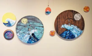 A reciclagem revelada em obras que vão do contemporâneo ao moderno