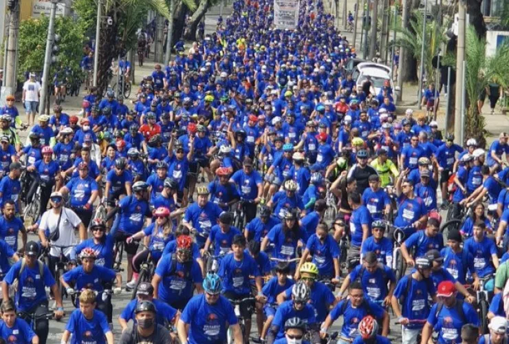 Mais de 2.500 ciclistas coloriram as ruas de Curitiba no Passeio Ciclístico Condor