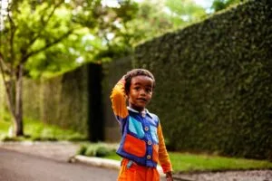 Lançamento em moda infantil discute sustentabilidade de forma divertida