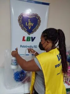 Mesmo enfrentando diversos desafios, brasileiros permanecem solidários