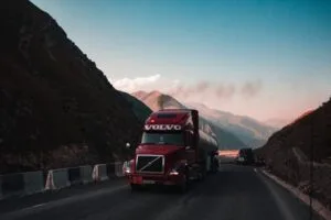 Com previsão de crescer 133% em 2022, startup paranaense expande investimentos para mercado de caminhões