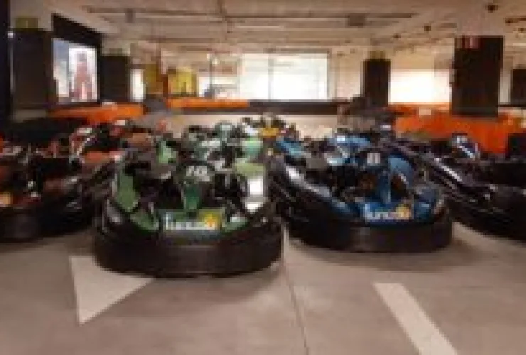 Kart Indoor para adultos e crianças é nova atração do Aurora Shopping