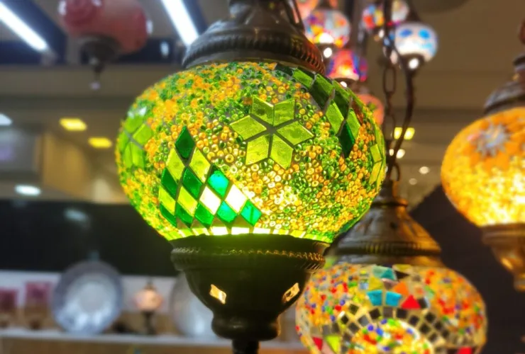 Feira Volta ao Mundo traz ao Shopping Curitiba artesanatos de diferentes países