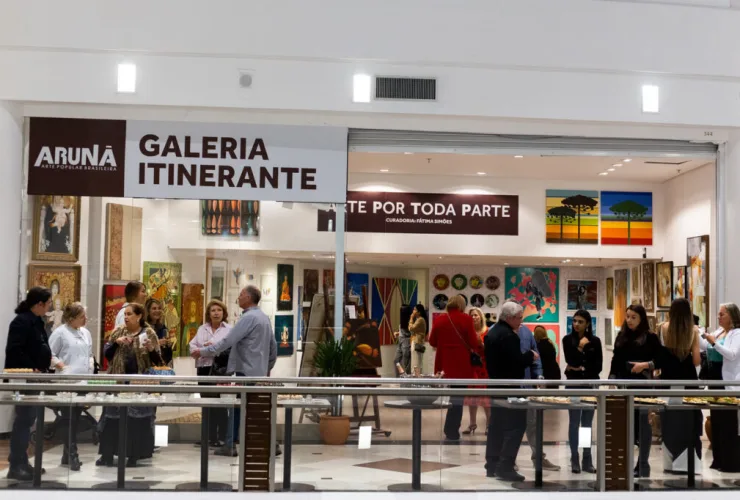 Galeria Itinerante Arunã inaugura no Shopping Crystal e recebe participantes da 1ª Mostra Curitiba Arquitetura e Design