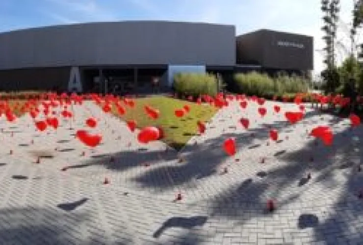 Jardim do Amor: Jockey Plaza Shopping realiza tradicional ação comemorativa de Dia dos Namorados com mais de mil balões em formato de coração