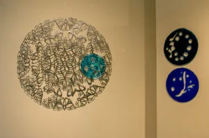 Sinergia em aço e vidro revela extraordinárias obras de arte com a combinação de diferentes técnicas do design
