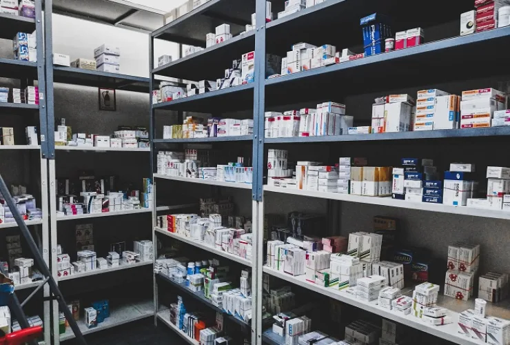 Compra de medicamentos pela internet se populariza   em tempos de crise econômica e desabastecimento