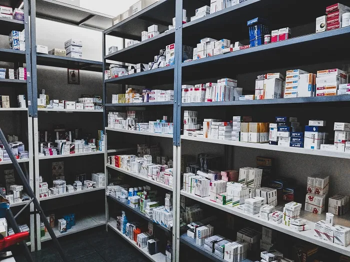 Compra de medicamentos pela internet se populariza   em tempos de crise econômica e desabastecimento