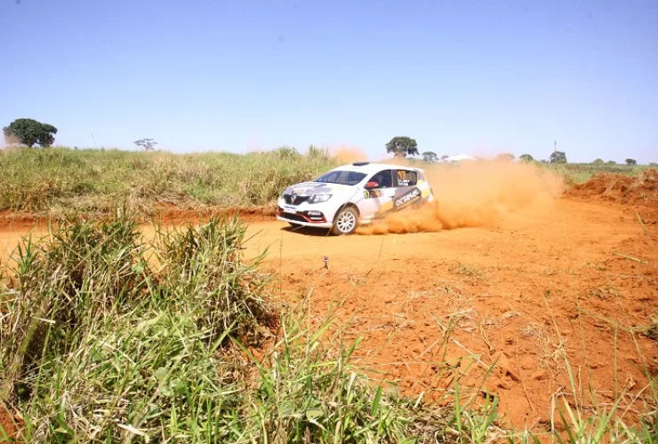 Paranaenses seguem o desenvolvimento do novo carro no Rally Araucária 2022