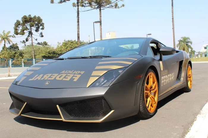 Carros de luxo do ‘Rei do Bitcoin’ serão leiloados em julho