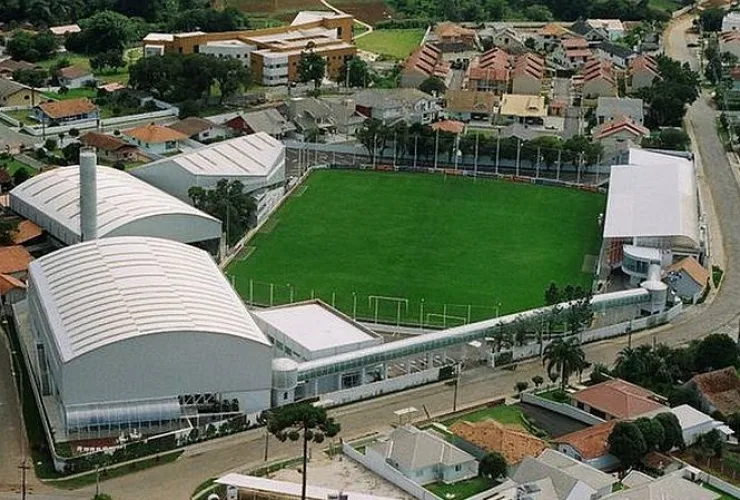Amistoso com ex-jogadores da seleção brasileira relembra 40 anos da “tragédia do Sarriá”