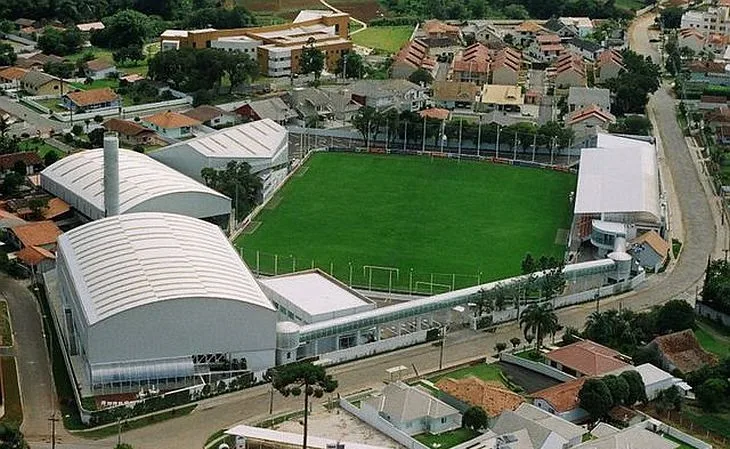 Amistoso com ex-jogadores da seleção brasileira relembra 40 anos da “tragédia do Sarriá”