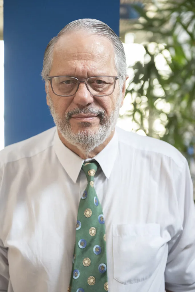 Dois lançamentos de Ernani Buchmann na Semana Literária