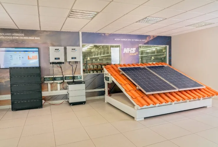Lançamento em Energia Solar: NHS lança primeiro inversor híbrido produzido 100% no Brasil