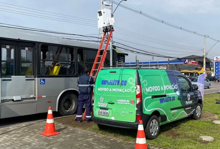 Perkons apresenta primeiro carro 100% elétrico da frota para manutenção dos equipamentos de Curitiba