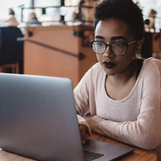 Parceria fornecerá acesso igualitário à educação para 100 milhões de aprendizes em todo o mundo