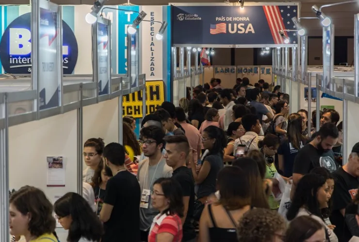 Queda nas moedas internacionais e promoções atraem estudantes