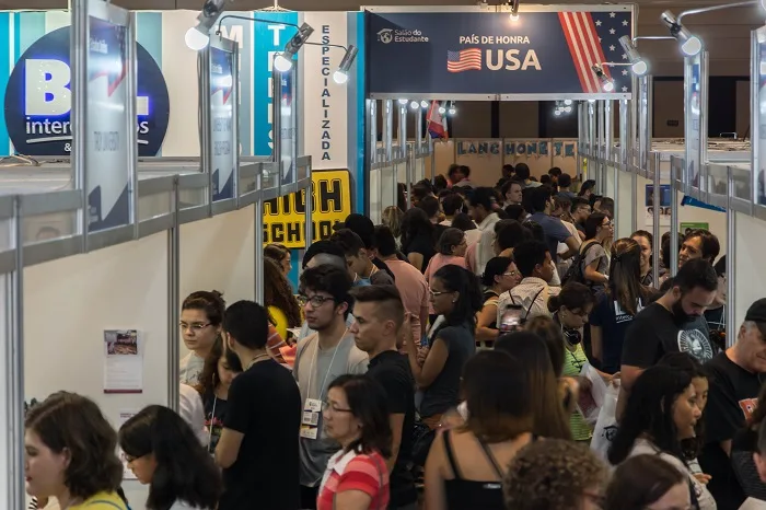 Queda nas moedas internacionais e promoções atraem estudantes