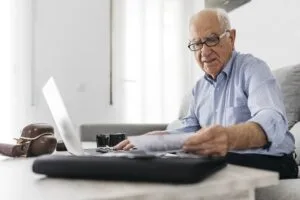 Terceira Idade: O público cresce e sites precisam se preparar