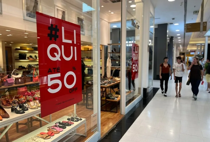 Liquidação: lojas do Shopping Curitiba oferecem descontos de até 50%