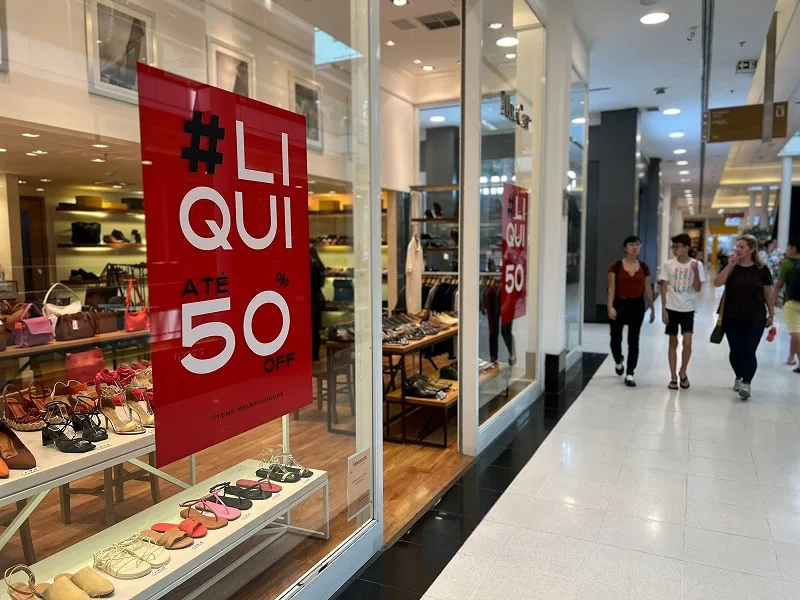 Liquidação: lojas do Shopping Curitiba oferecem descontos de até 50%