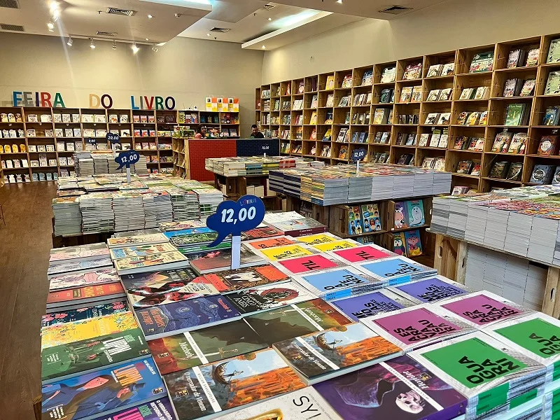 Feira do Livro Letrinha oferece livros a partir de R$ 7 em Curitiba