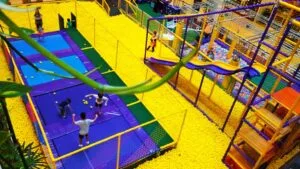 Férias no Aurora Shopping agora têm escorregador gigante e arena jump