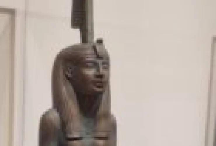 Maat: a Ordenação Cósmica - Visite o Museu Egípcio e conheça o símbolo da ordem, equilíbrio e justiça que influenciou a cultura egípcia por milênios.