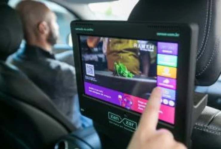 TV em carros de aplicativos atinge 70 milhões de pessoas