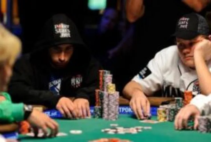 Saiba como jogar poker da maneira perfeita