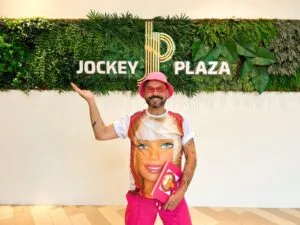 Bonecas especiais: Jockey Plaza Shopping e produtor Victor Sálvaro promovem ação em comemoração ao Dia Mundial do Autismo e Síndrome de Down