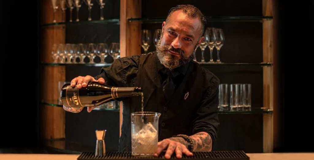 Continental Bar by Igor Bispo é a coquetelaria oficial do Festival de Curitiba