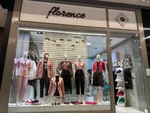 Florence comemora primeiro ano no Jockey Plaza Shopping