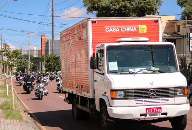Crianças da Vila Torres ganham mais de 1.000 cestas de Páscoa da Casa China