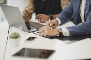 Como fica a remuneração de quem trabalha no feriado?