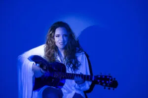 Ana Carolina chega a Curitiba com turnê ‘Ana canta Cássia – Estranho seria se eu não me apaixonasse por você’