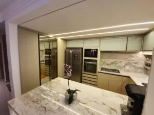 Móveis planejados são ótima alternativa para apartamentos cada vez menores