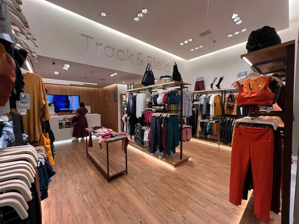 Track &amp; Field inaugura primeira loja do Paraná com o novo layout, em shopping de Curitiba