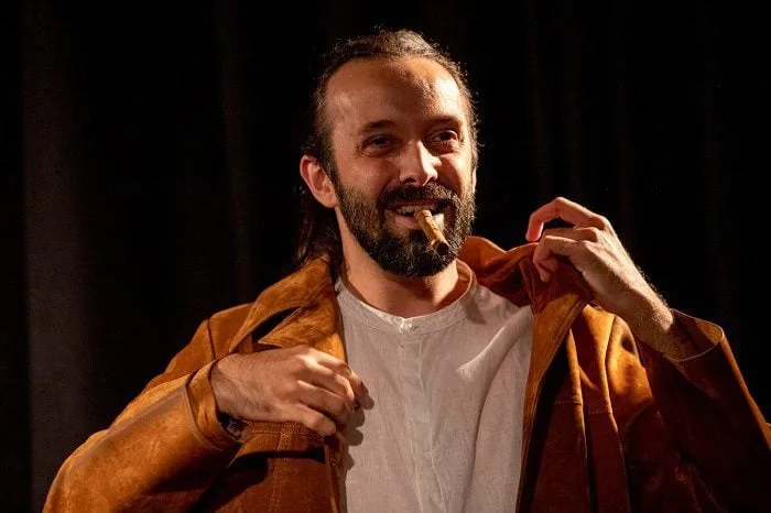 Sucesso de público no Festival de Teatro de Curitiba, espetáculo ‘Diário de um Louco’ retorna no Mini-Guaíra