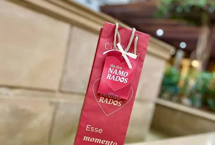 No Dia dos Namorados, Shopping Curitiba presenteia clientes com vinho argentino