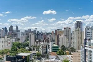 Previsão de queda da Selic, aumento do PIB e crescimento dos financiamentos animam mercado imobiliário